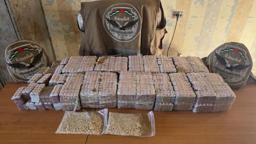 "مكافحة المخدرات" بخانيونس تضبط 34 ألف حبة مخدرة و13 فرش حشيش