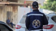 شرطة دير البلح تُنهي شكاوى مالية بـ 7480 شيكل