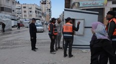عمل شرطة البلديات خلال فتح عدد من الشوارع وإزالة التعديات بغزة