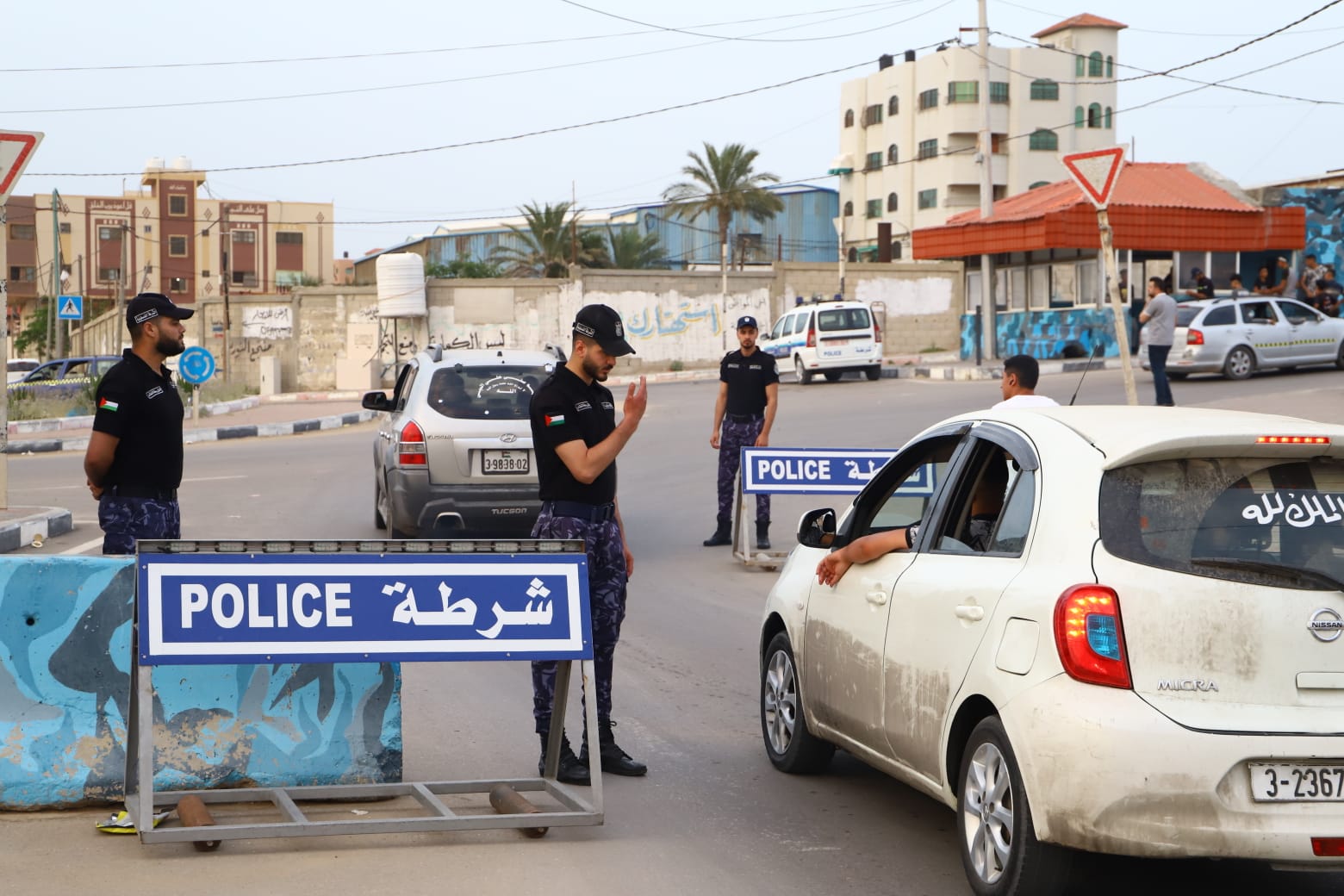 أجواء اصطياف المواطنين بغزة على شاطئ البحر وعمل أجهزة الداخلية في توفير الأجواء الملائمة