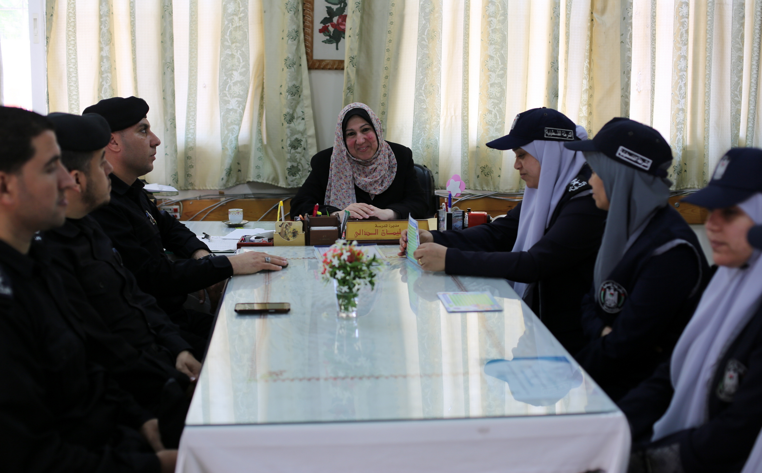 المرور والشرطة النسائية تُطلقان حملة توعوية لطالبات المدارس الثانوية