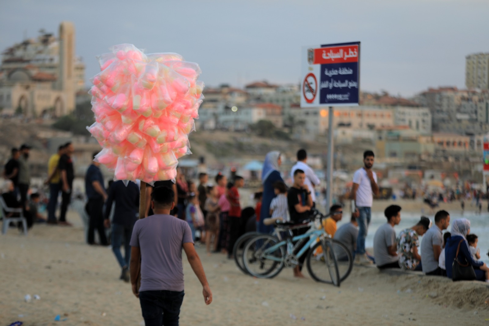 قضاء المواطنين في غزة الإجازة الأسبوعية مساء الجمعة
