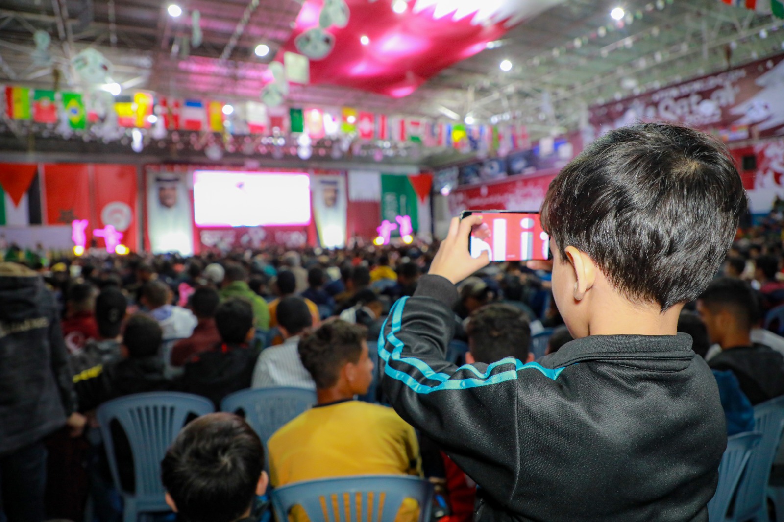 صور من تجمعات للمواطنين بغزة لمشاهدة مباريات كأس العالم