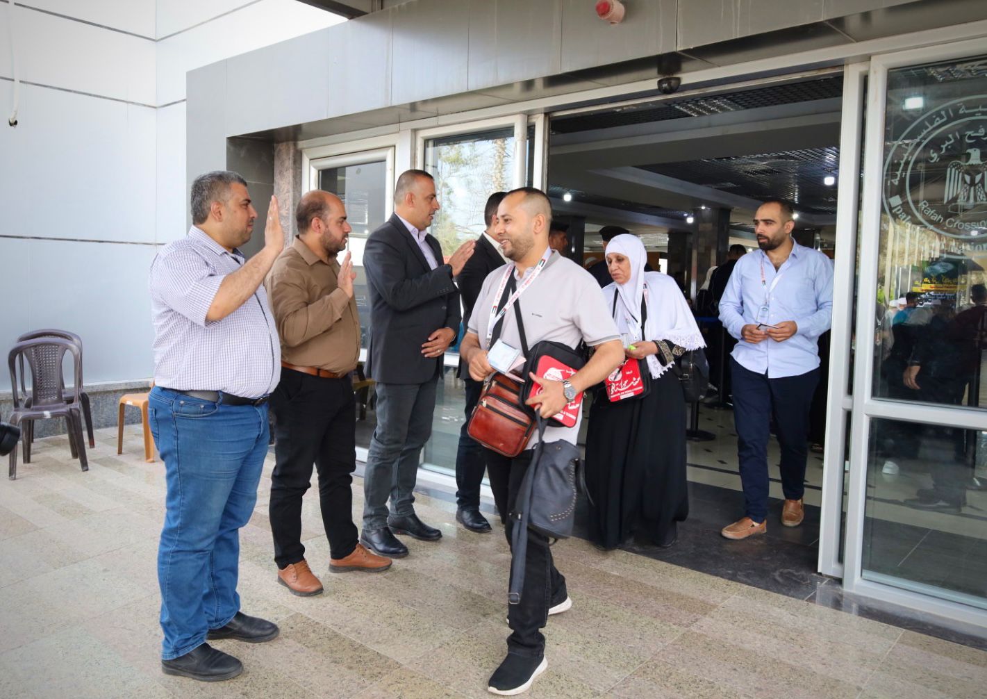 أطقم "المعابر" و"أجهزة الداخلية" تسهل مغادرة الفوج الثاني من حجاج غزة عبر معبر رفح