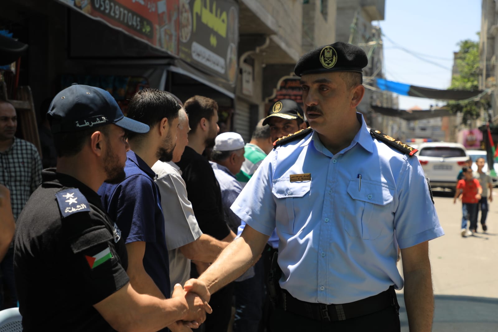 "قيادة الداخلية" تشارك في بيت عزاء شهيد الواجب ملازم "خالد محمد مصلح"