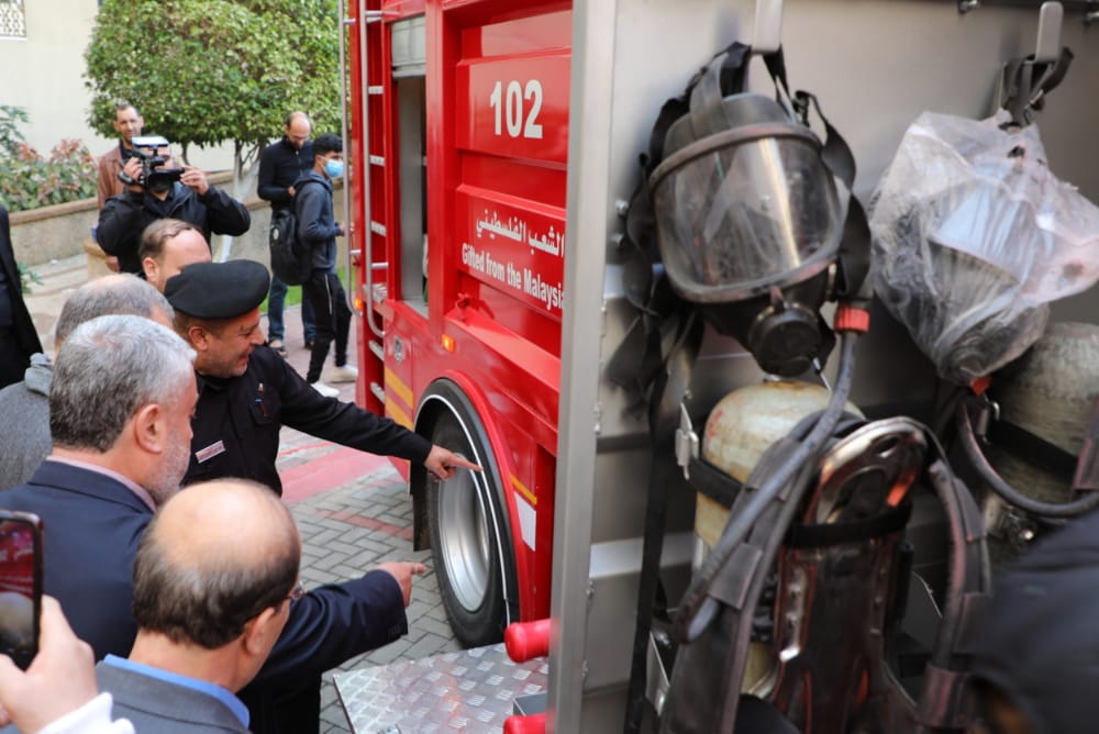 "الدفاع المدني" يعلن تجهيز مَركبة إطفاء محلياً بدعم ماليزي ويُنفّذ مناورة تدريبية بمناسبة اليوم العالمي