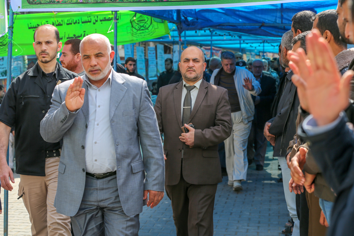 قيادة الداخلية تُقدم واجب العزاء لذوي شهداء مسيرة العودة