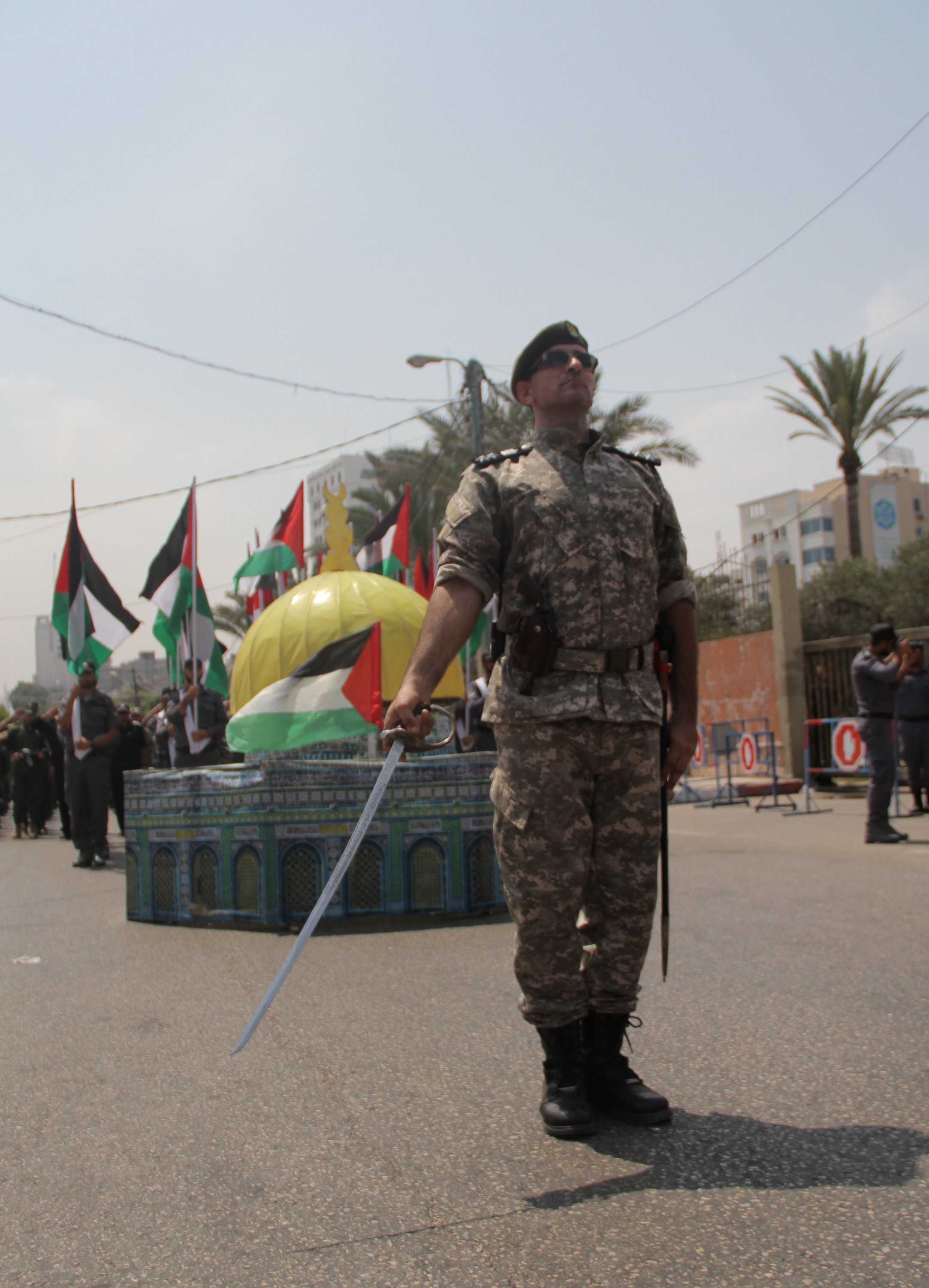 الداخلية تُنظم استعرضاً عسكرياً تضامناً مع المسجد الأقصى