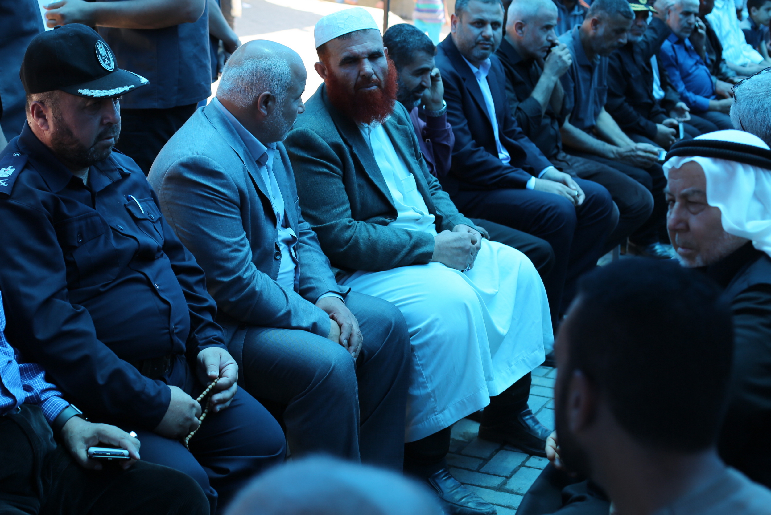 قيادة "الداخلية" تقدم واجب العزاء لذوي شهداء الوزارة في مسيرات العودة بذكرى النكبة