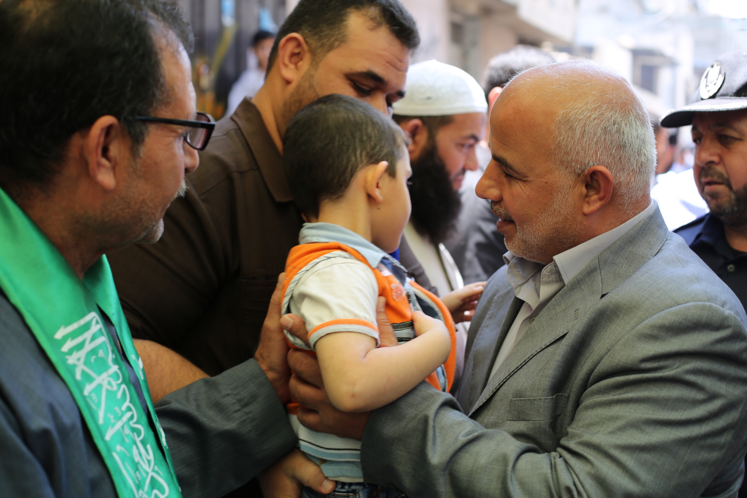 قيادة "الداخلية" تقدم واجب العزاء لذوي شهداء الوزارة في مسيرات العودة بذكرى النكبة