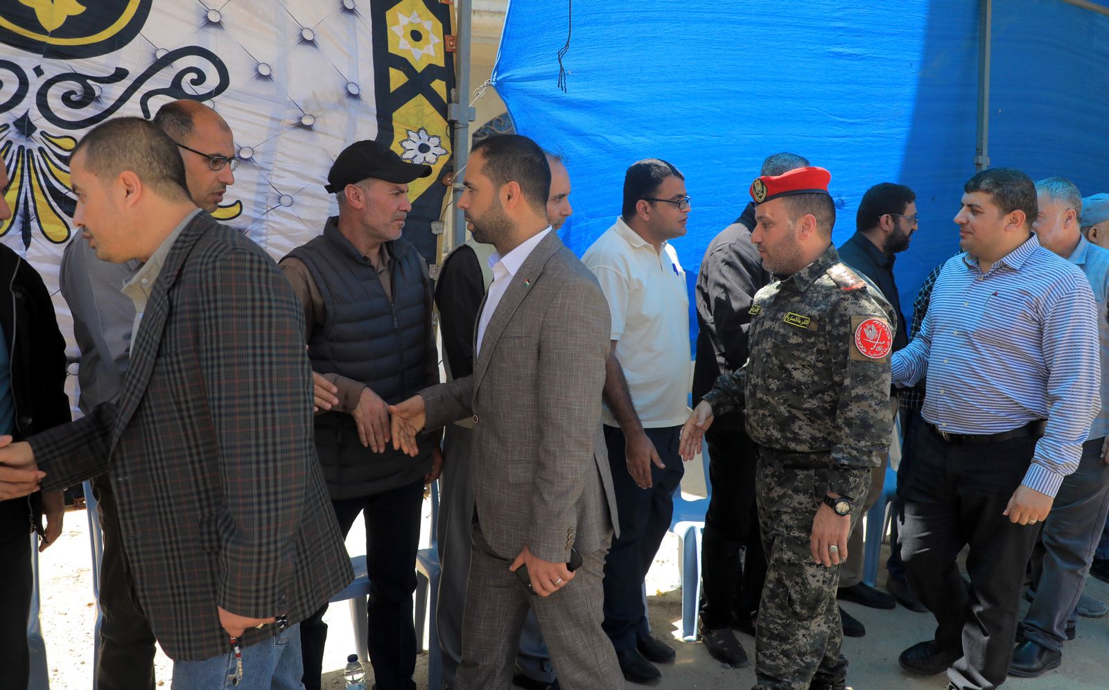 قيادة "الداخلية" تُقدم واجب العزاء لذوي شهداء العدوان الإسرائيلي