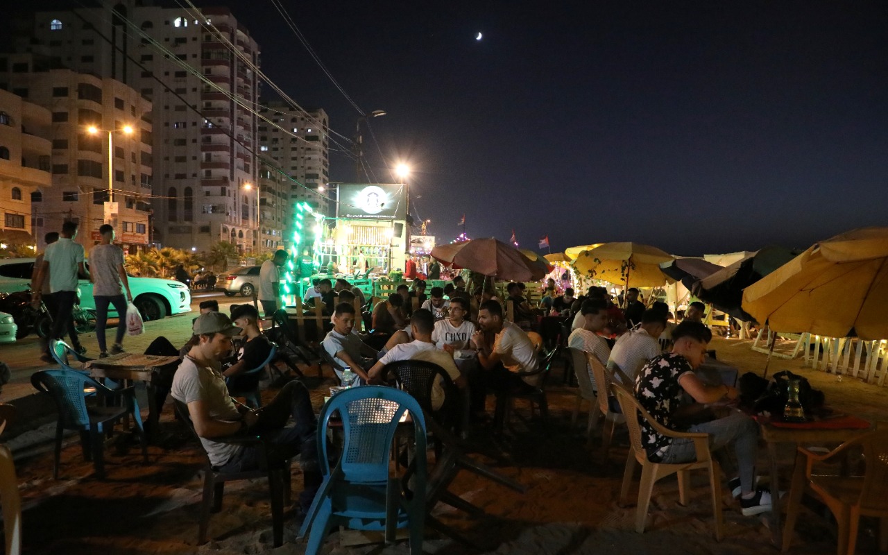 قضاء المواطنين في غزة الإجازة الأسبوعية مساء الجمعة