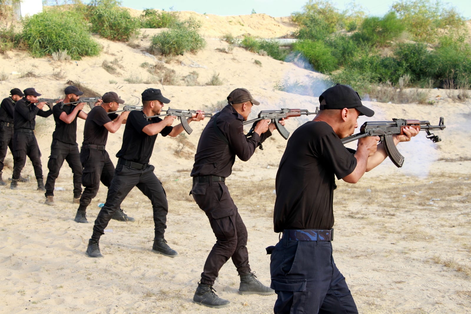 مديرية التدريب تُنظم مسيراً عسكرياً للدورة "التأسيسية الثانية"