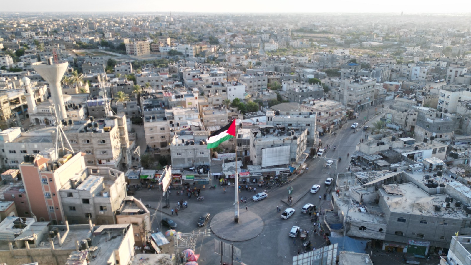 اصطياف المواطنين بغزة على شاطئ البحر وعدد من الأماكن الترفيهية خلال الإجازة الأسبوعية