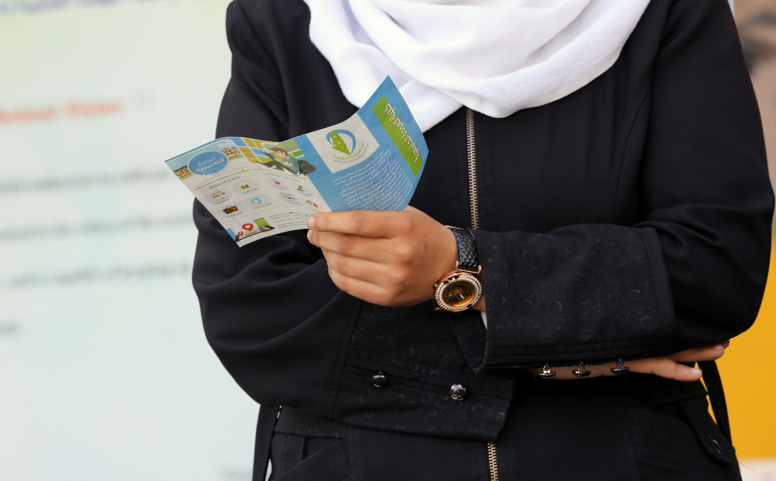 المرور والشرطة النسائية تُطلقان حملة توعوية لطالبات المدارس الثانوية