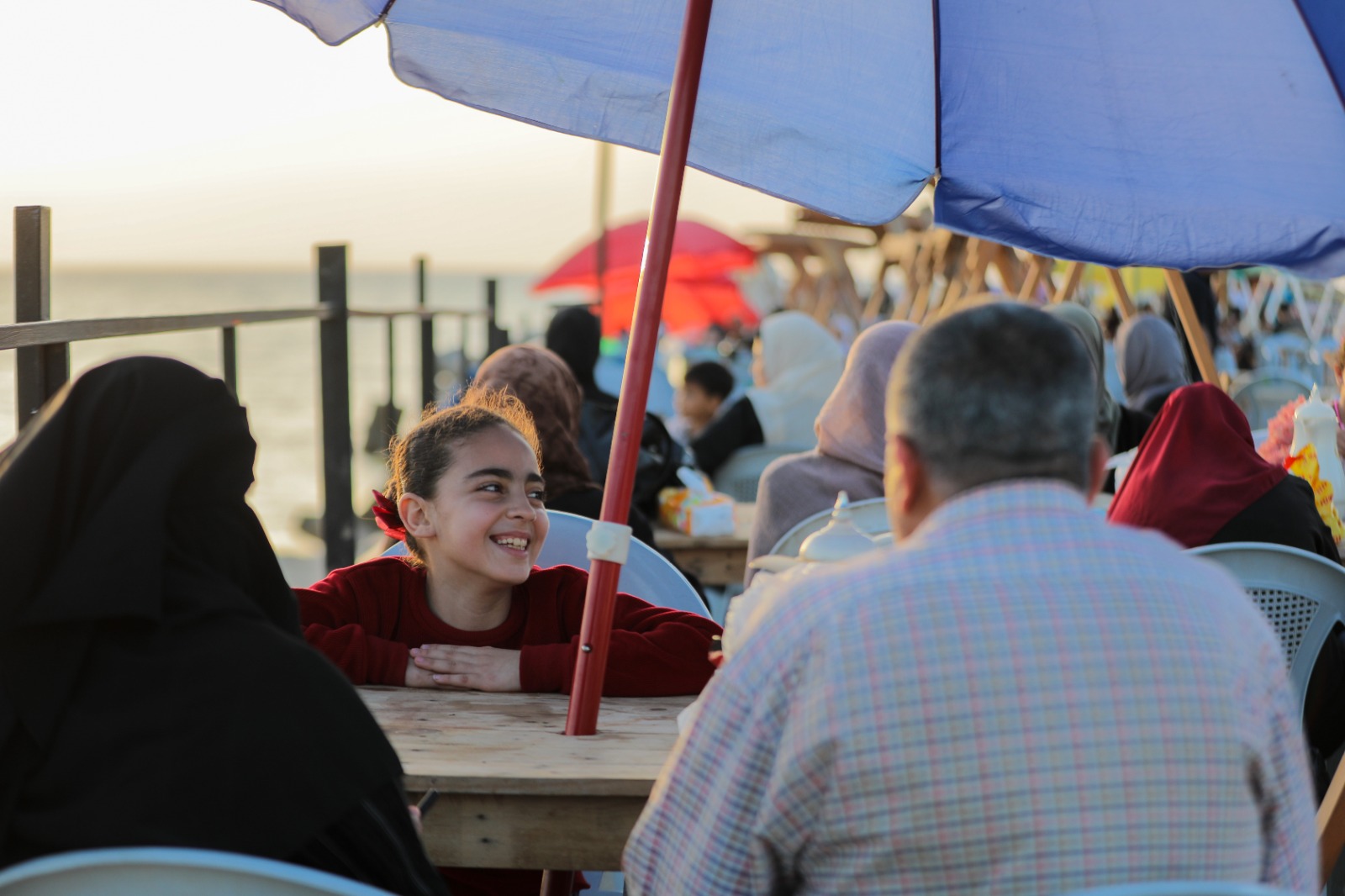  اصطياف المواطنين على شاطئ البحر والأماكن الترفيهية