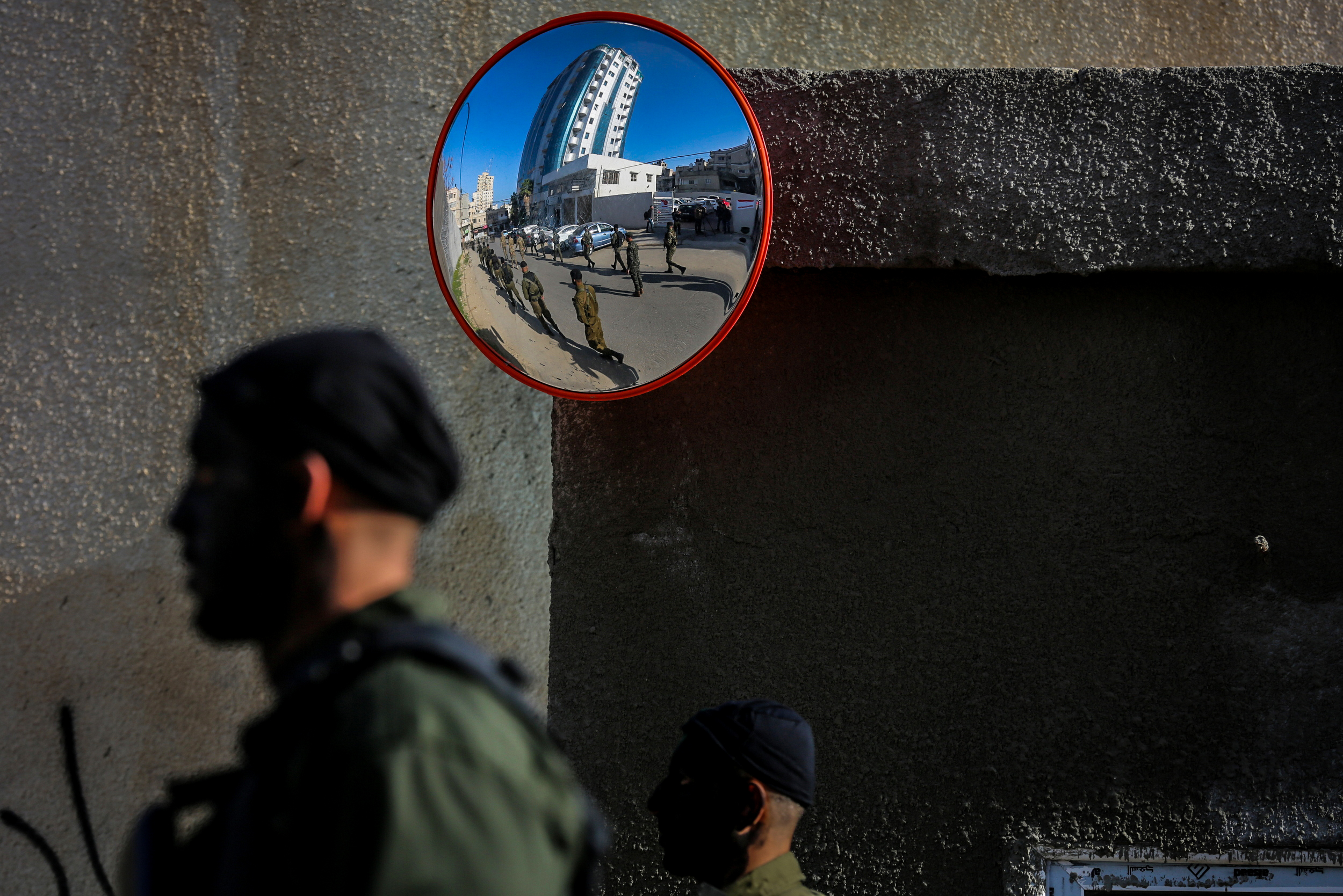 مسير عسكري لدورات قادة السرايا 5، وتأهيل الضباط 15، وصف ضباط 16 بقوات الأمن الوطني