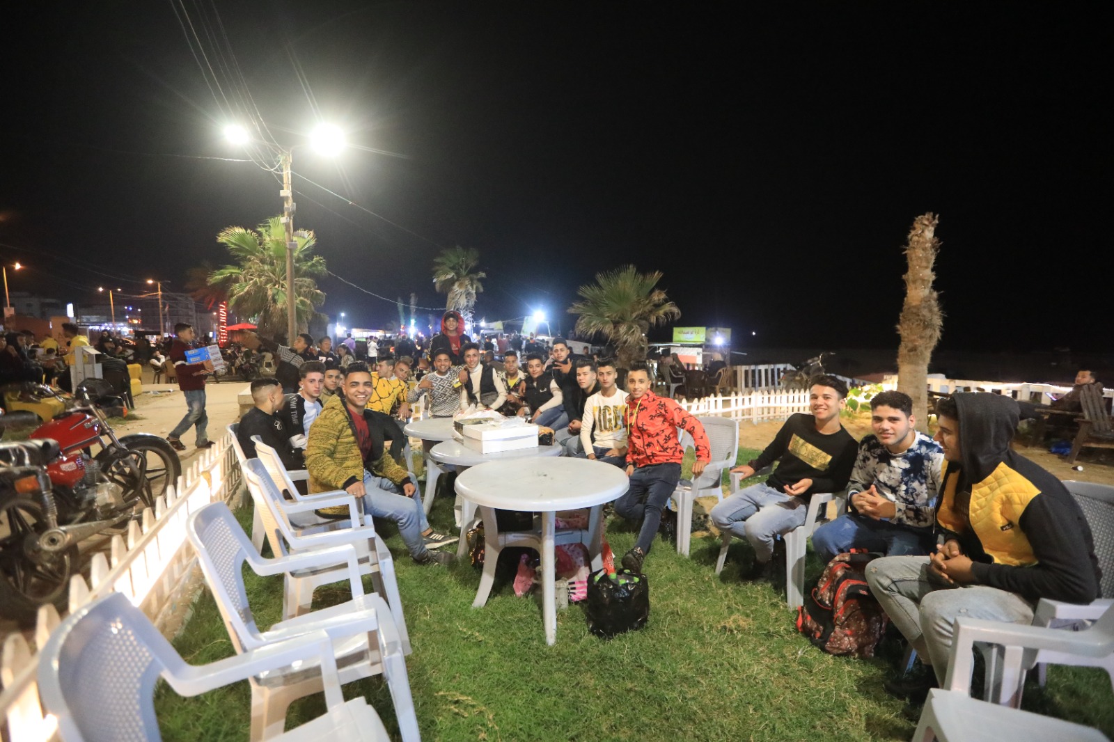 صور من قضاء المواطنين في غزة الإجازة الأسبوعية 