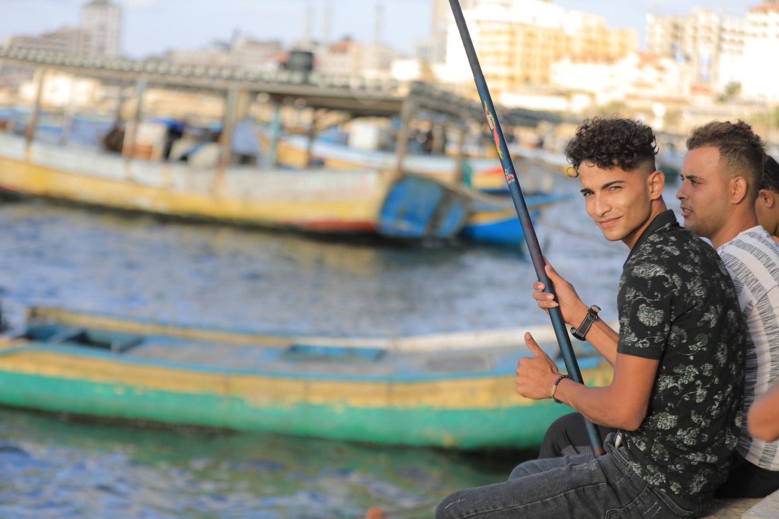 أجواء اصطياف المواطنين على شاطئ بحر غزة عشية بدء العام الدراسي