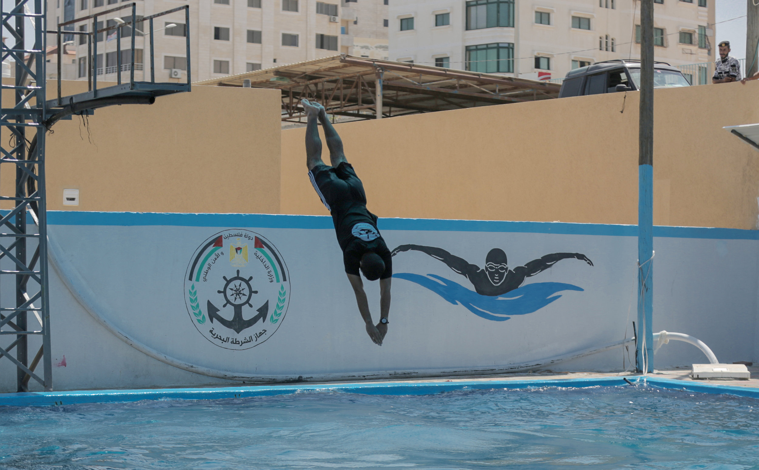 جهاز الشرطة البحرية يفتتح قاعة ومسبحاً تدريبياً