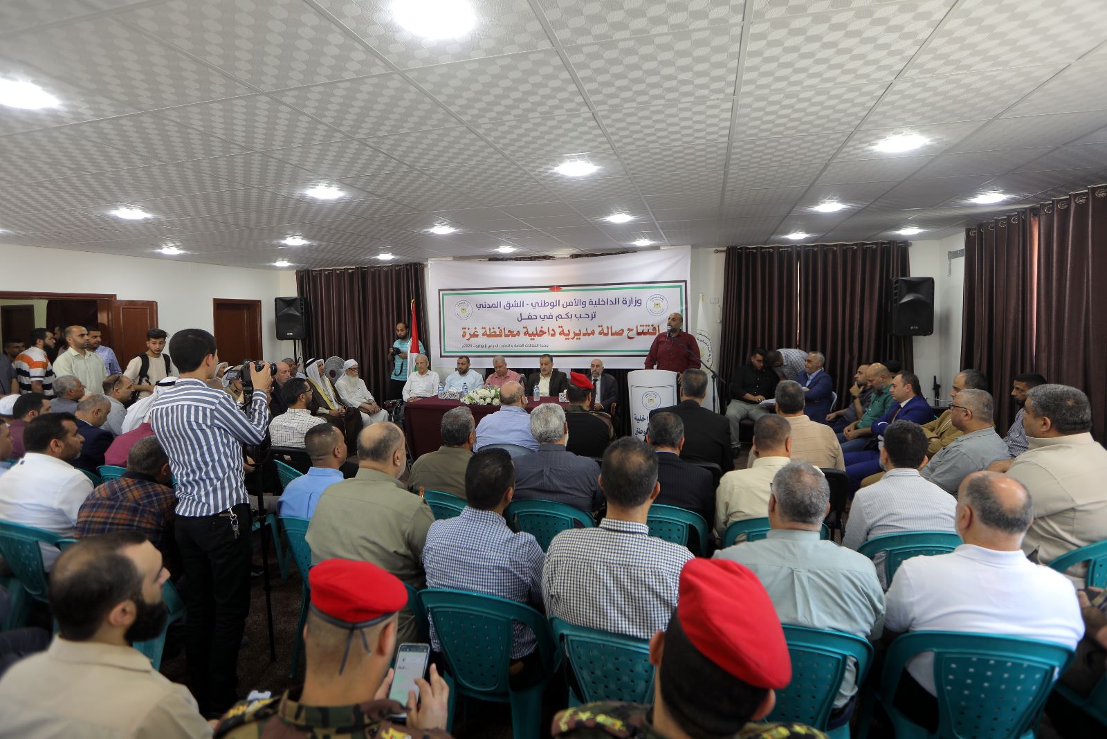 "الداخلية" تفتتح صالة المراجعين بمديرية غزة بعد تطويرها