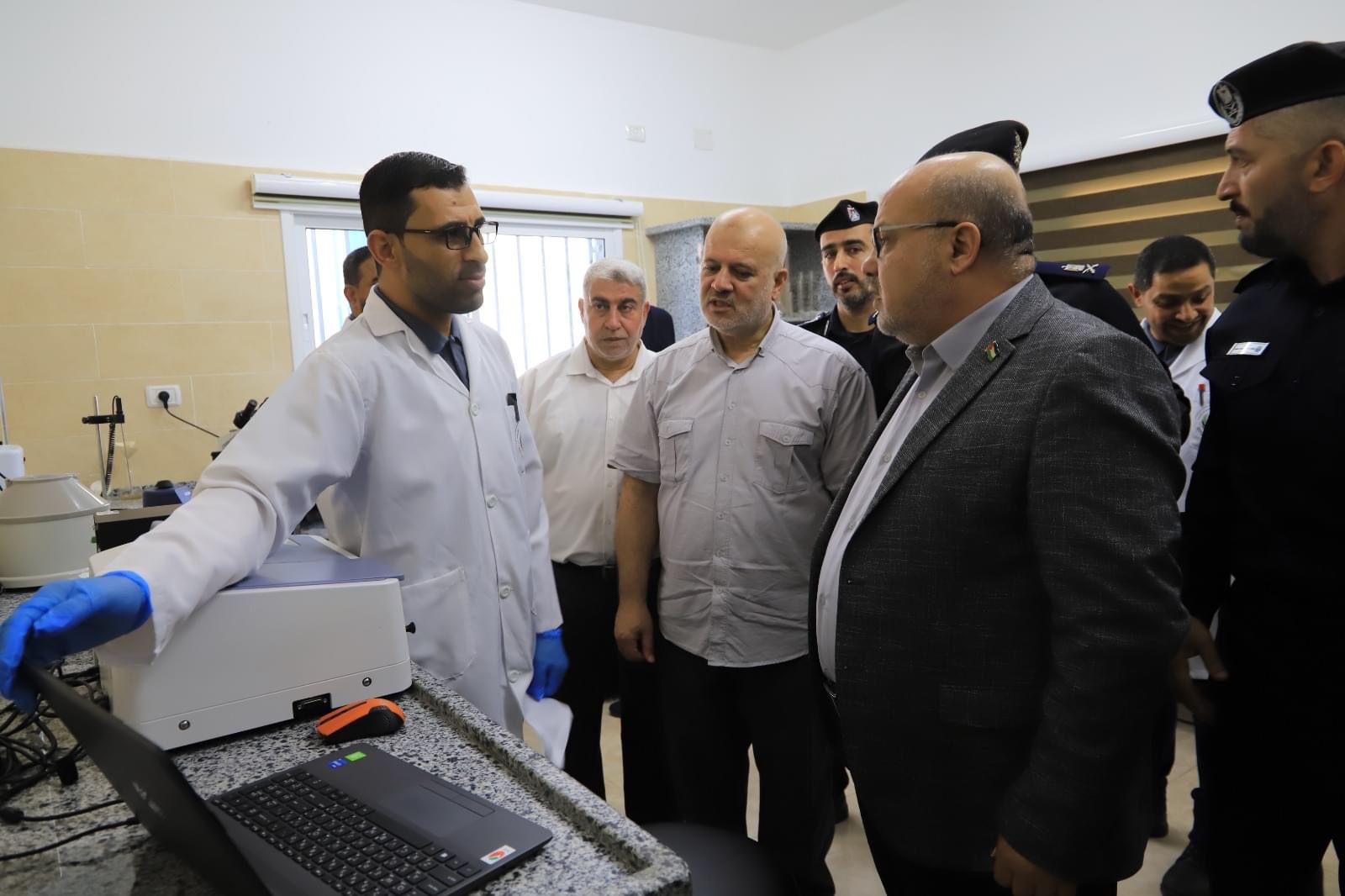 قيادة الشرطة تفتتح عدداً من المنشآت بمدينة عرفات