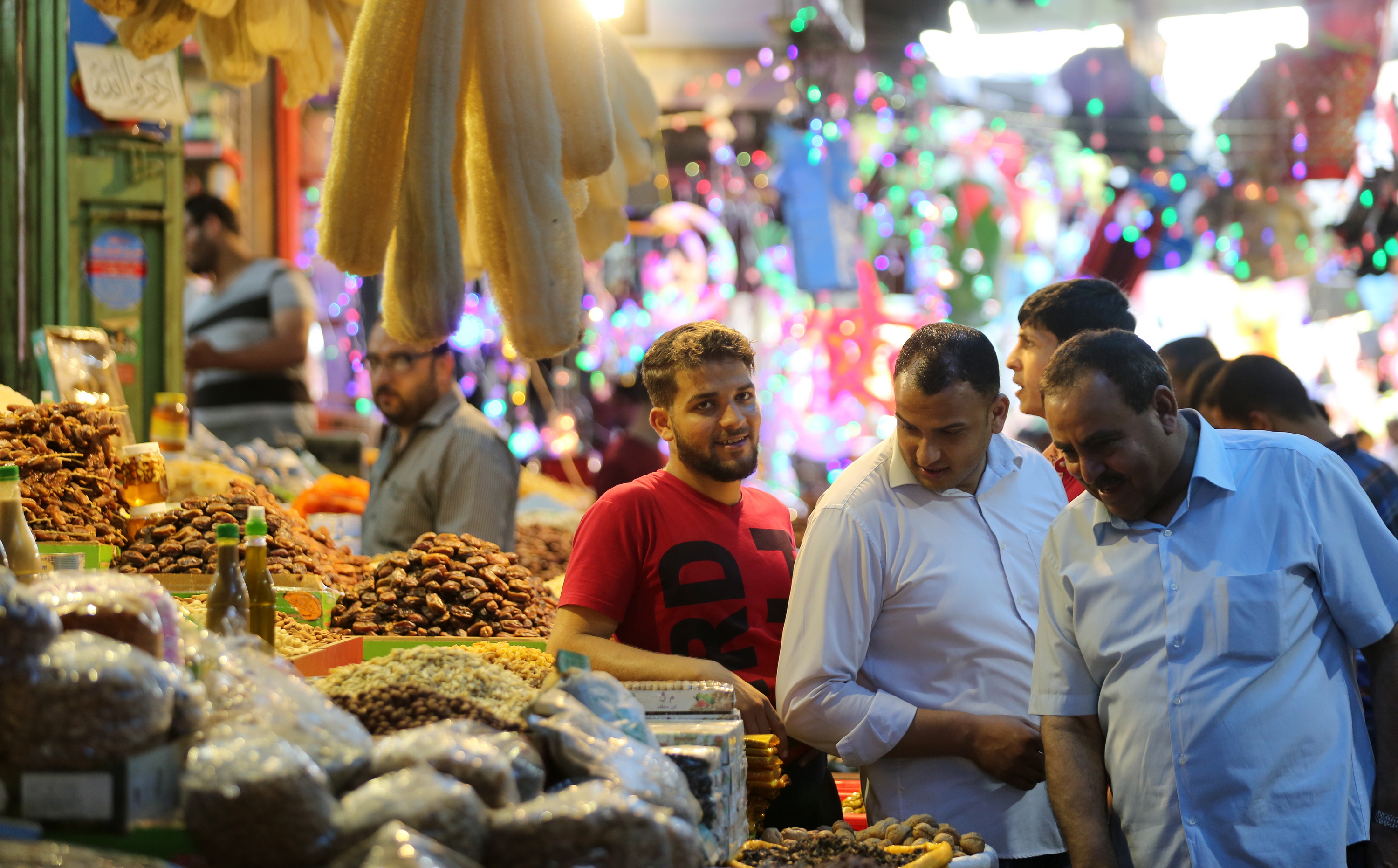 أسواق غزة في أيام شهر رمضان 