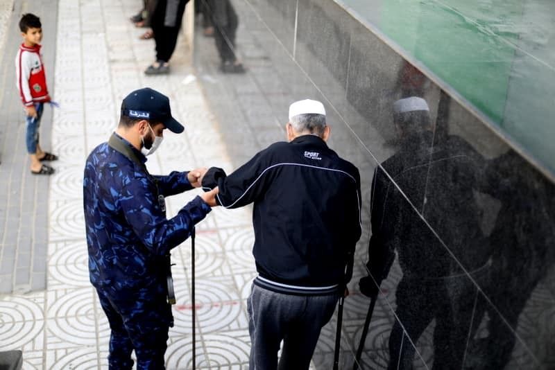 الشرطة تنظم صرف المنحة القطرية