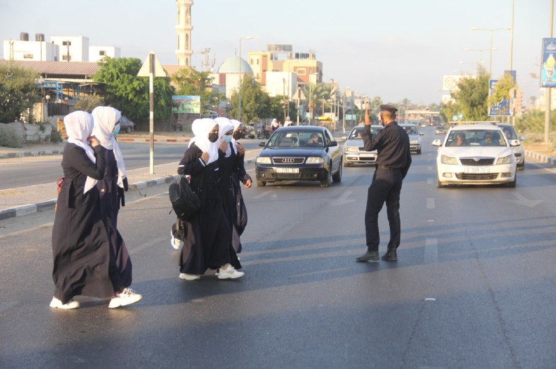 انتشار الشرطة لتسهيل الحركة المرورية مع بدء العام الدراسي الجديد