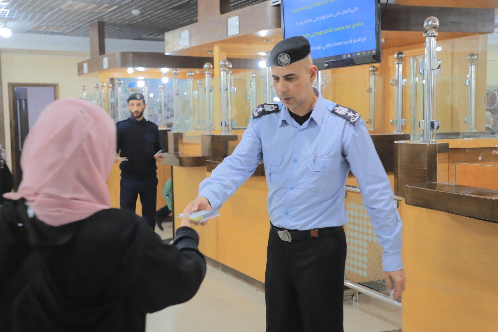 أطقم المعابر والحدود تُسهِّل وصول الفوج الخامس من المعتمرين