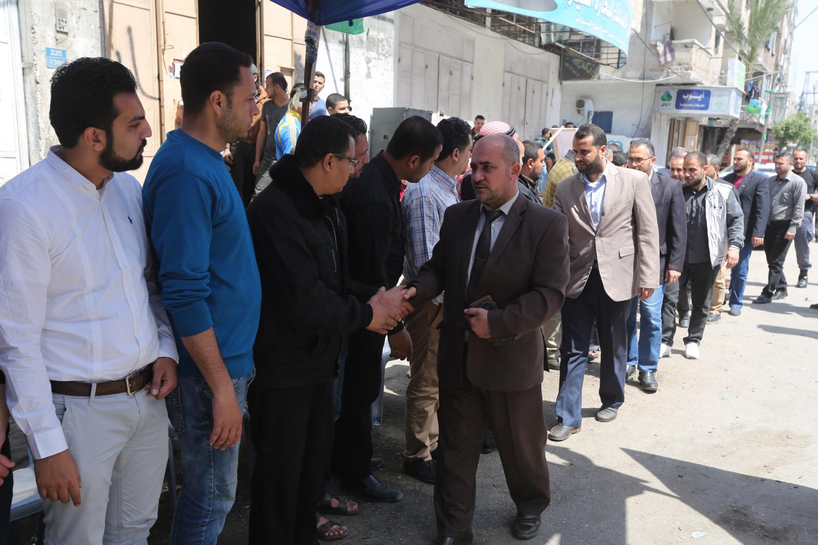 الداخلية تقدم واجب العزاء لذوي شهداء الجمعة الثانية من مسيرات العودة