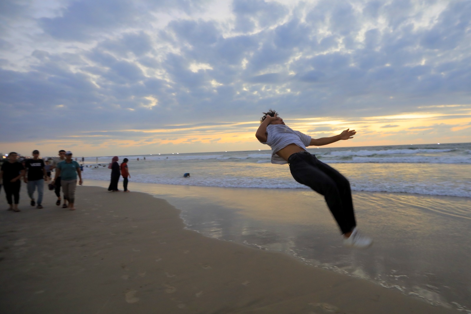 قضاء المواطنين في غزة الإجازة الأسبوعية مساء الجمعة