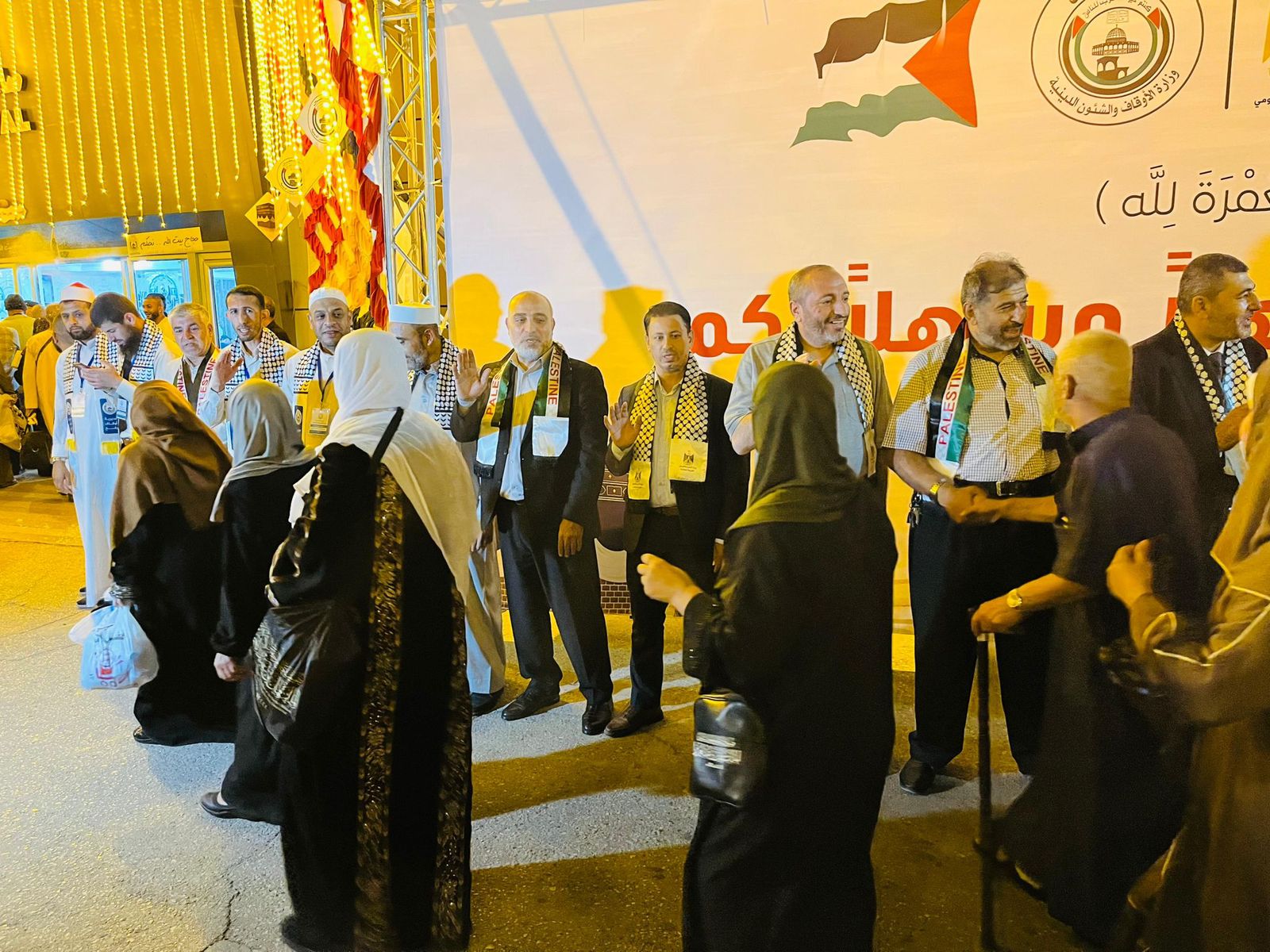 "أطقم المعابر" و"أجهزة الداخلية" تسهل وصول مكرمة الحجاج عبر معبر رفح