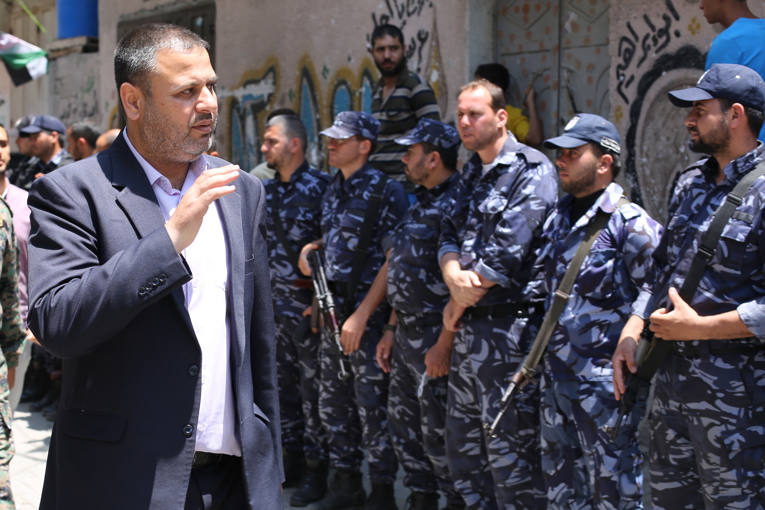 قيادة "الداخلية" تقدم واجب العزاء لذوي شهداء الوزارة في مسيرات العودة بذكرى النكبة