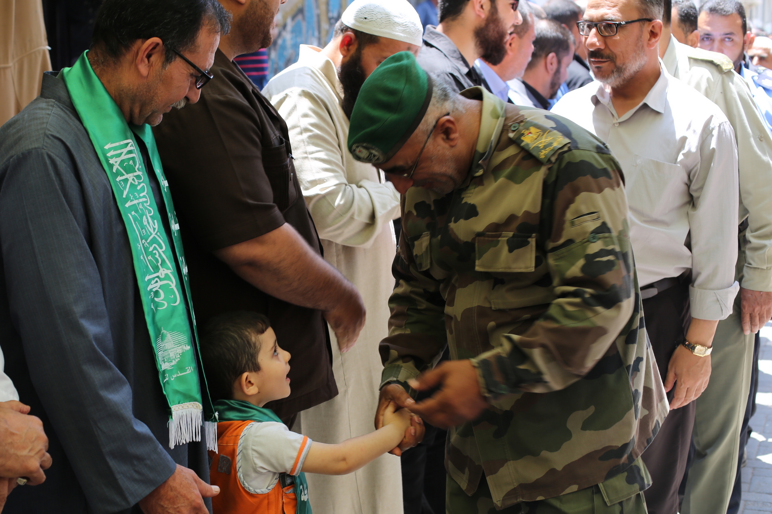 قيادة "الداخلية" تقدم واجب العزاء لذوي شهداء الوزارة في مسيرات العودة بذكرى النكبة