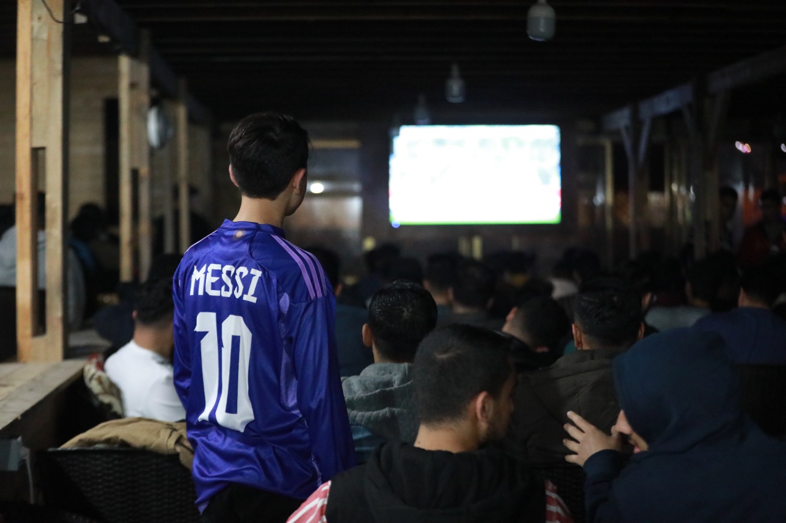 أجواء متابعة المواطنين في غزة مباراة نهائي كأس العالم - قطر 2022 مساء اليوم.