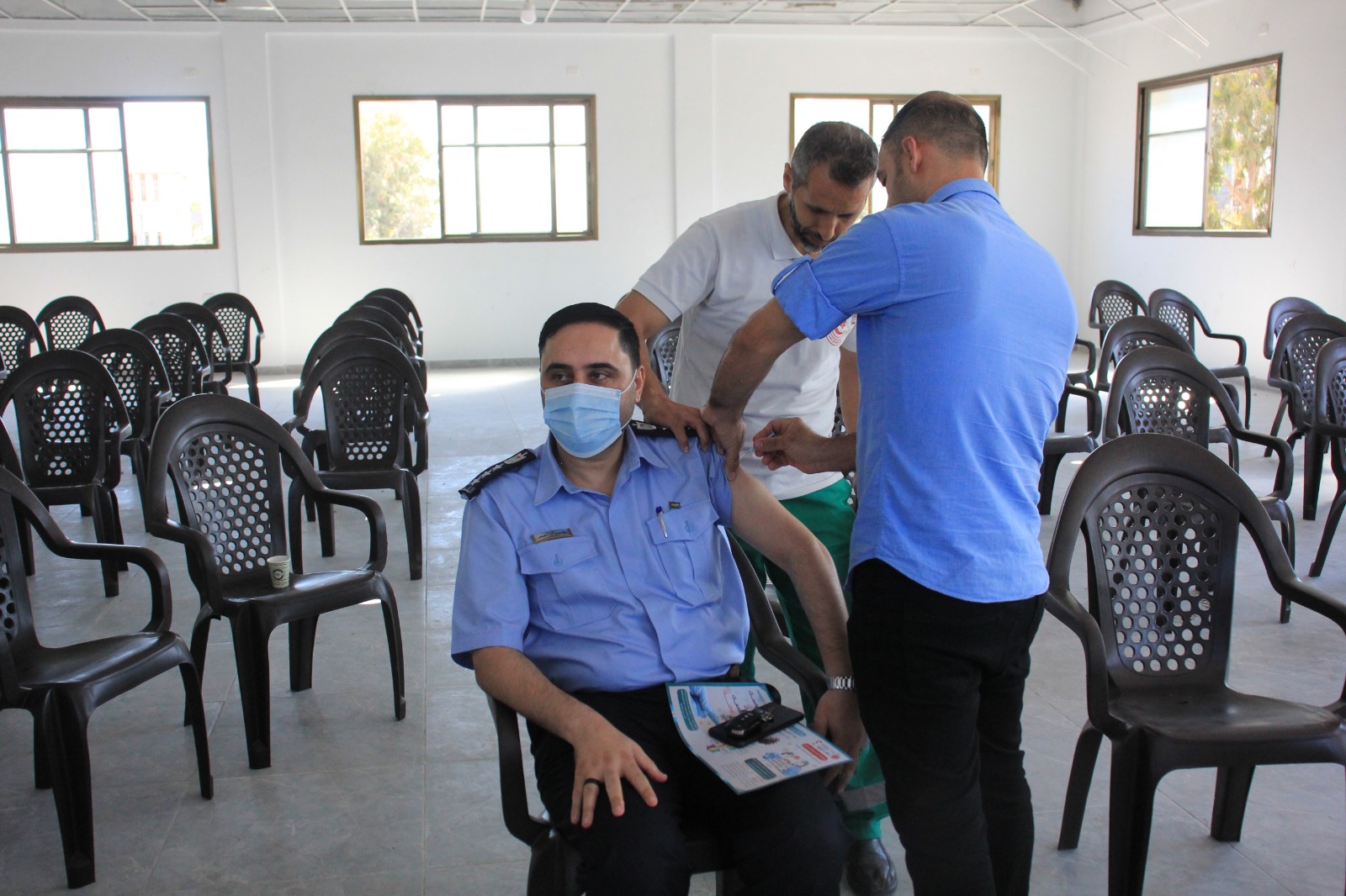 الداخلية تشرع بتطعيم كوادرها ضد فيروس كورونا