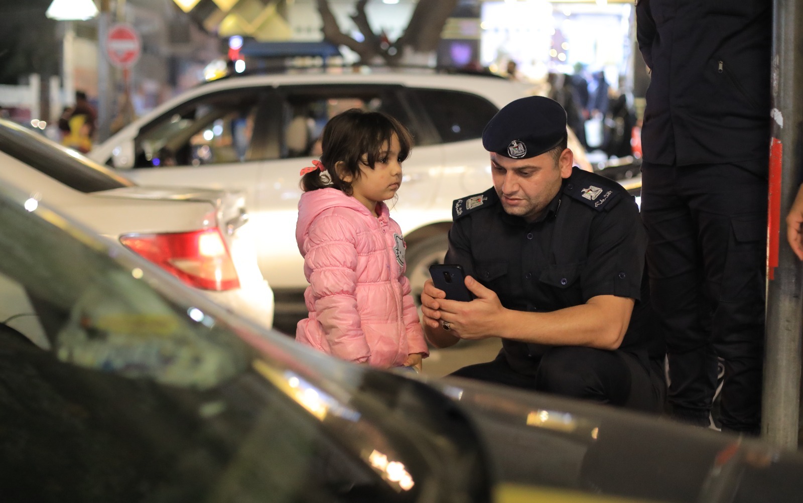 أجواء غزة عشية عيد الفطر السعيد وانتشار أجهزة الداخلية لتسهيل حركة المواطنين وتهيئة الأجواء الملائمة