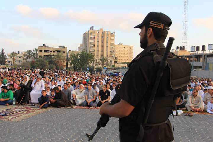 الأجهزة الأمنية تؤمن صلاة عيد الفطر السعيد