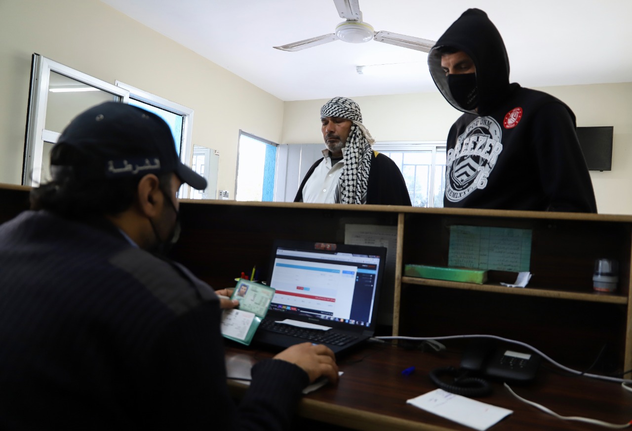 أقسام مركز شرطة "الشيخ رضوان" بمدينة غزة، واستقبال قضايا المواطنين ومتابعتها وحلّها وفق القانون والنظام العام.