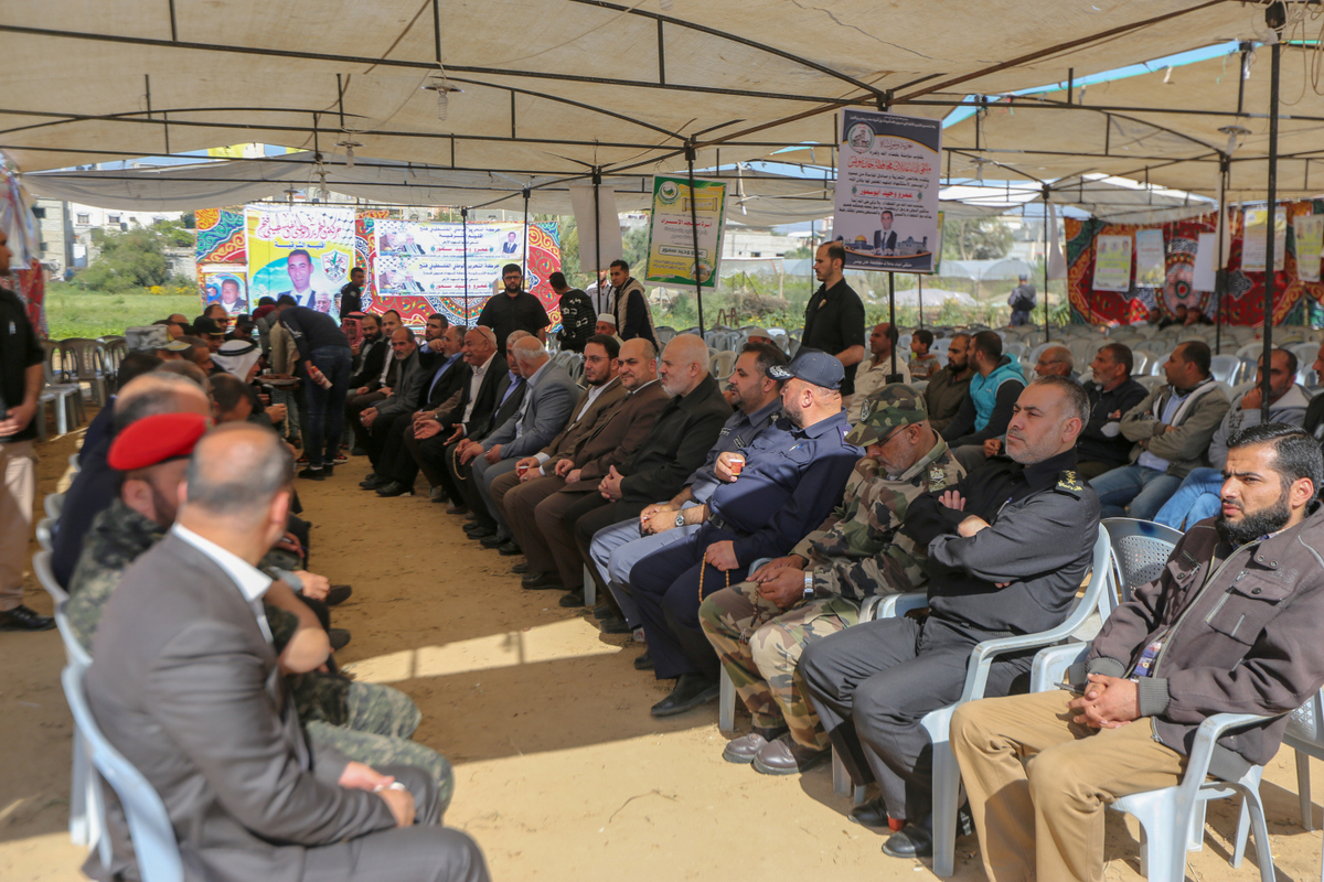 قيادة الداخلية تُقدم واجب العزاء لذوي شهداء مسيرة العودة