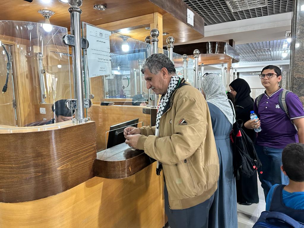 أطقم "المعابر" و" الداخلية" تسهل وصول الفوج الثاني من العائدين من السودان	