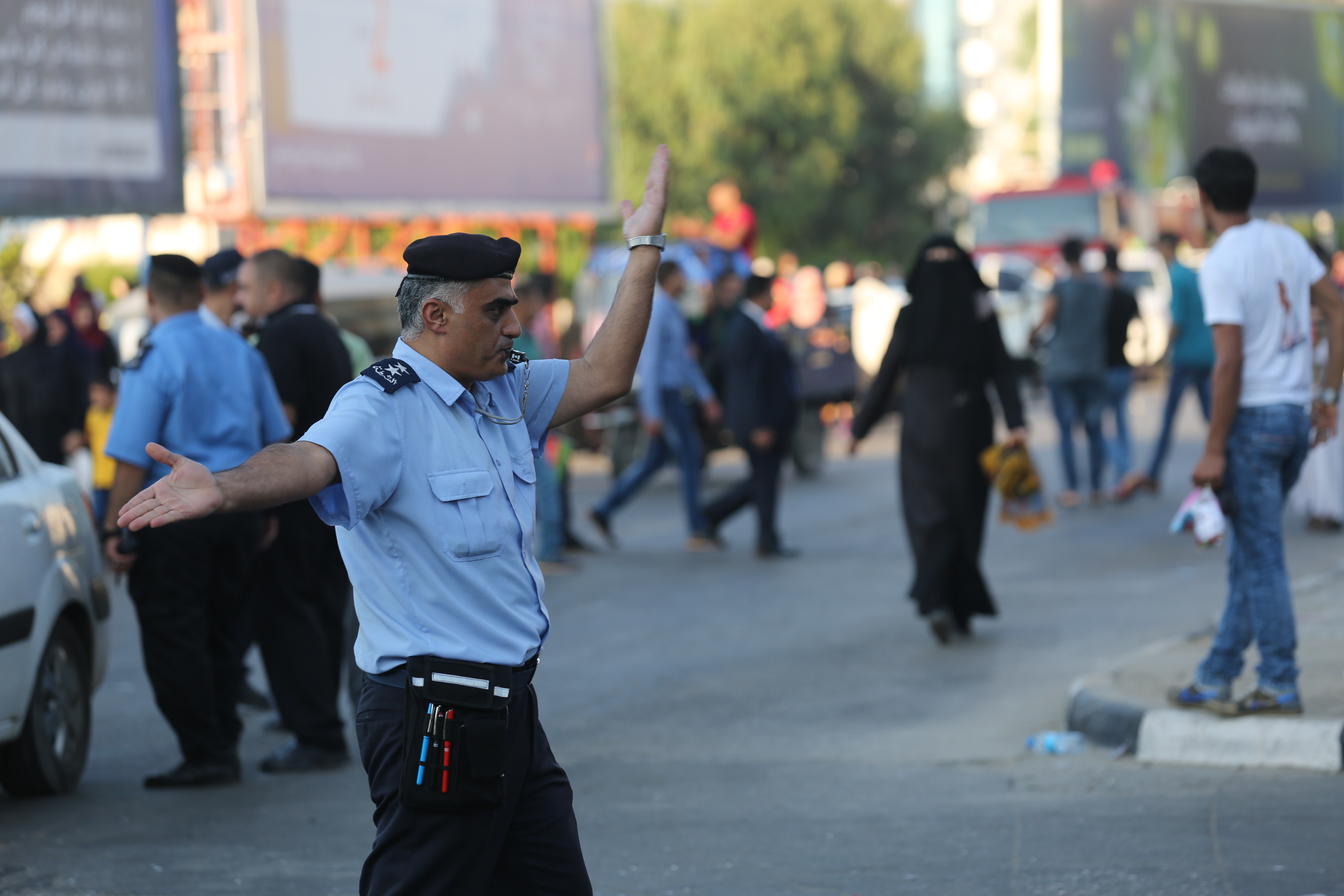 الأجهزة الأمنية تؤمن صلاة عيد الفطر السعيد