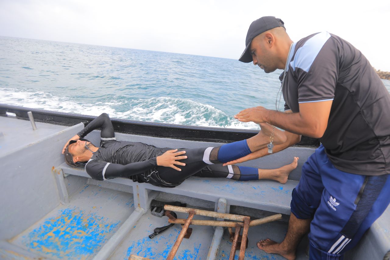 عمل الشرطة البحرية في تأمين البحر والساحل ومتابعة شؤون الصيادين 