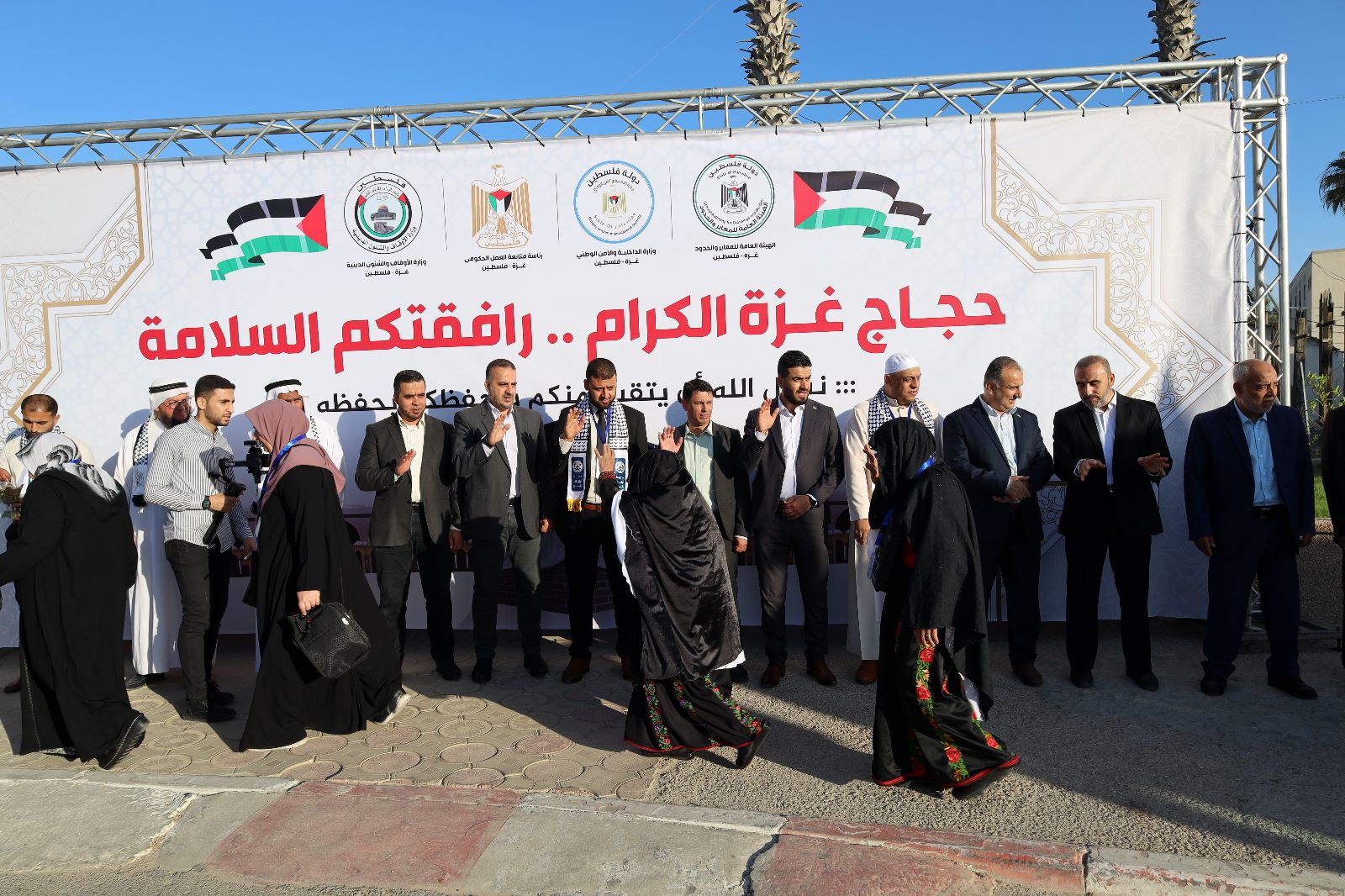 أطقم "المعابر" و"أجهزة الداخلية" تسهل مغادرة حجاج بيت الله عبر معبر رفح