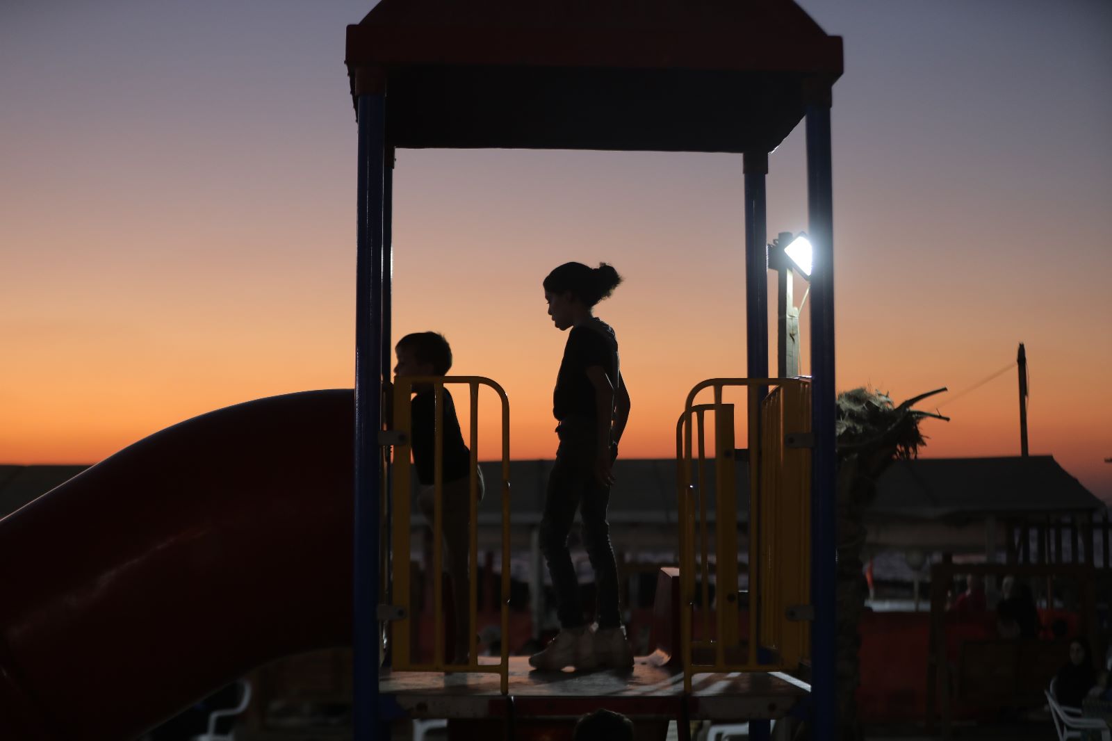 أجواء اصطياف المواطنين في غزة على شاطئ البحر والشريط الساحلي وعمل أجهزة وزارة الداخلية في تهيئة الأجواء الملائمة