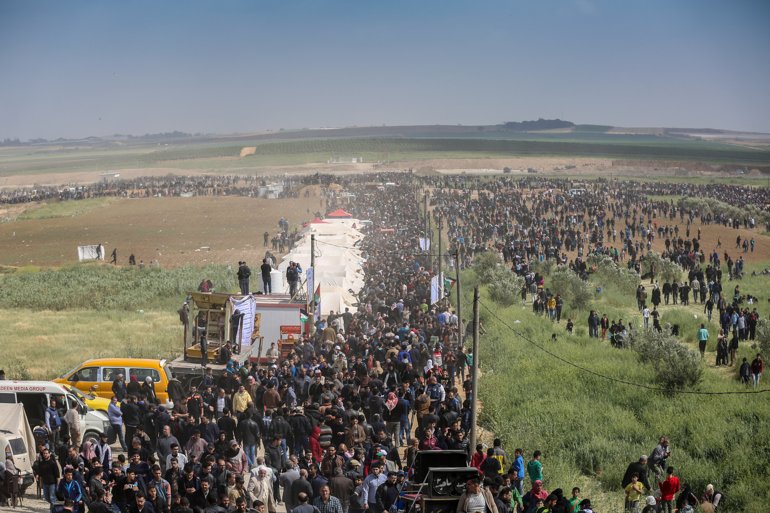 وزارة الداخلية تؤمن وتسهل حركة الجماهير في مسيرات العودة	