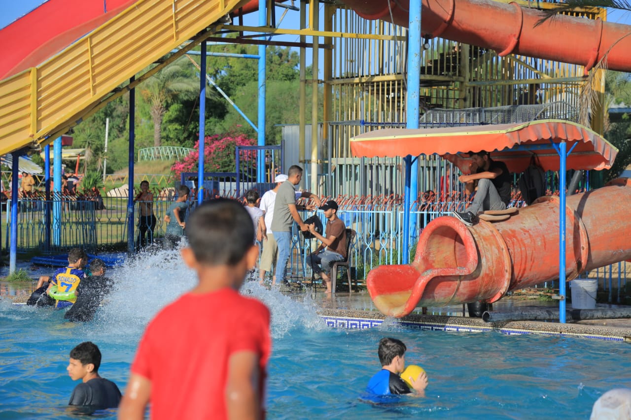 اصطياف المواطنين بغزة على شاطئ البحر وعدد من الأماكن الترفيهية خلال الإجازة الأسبوعية