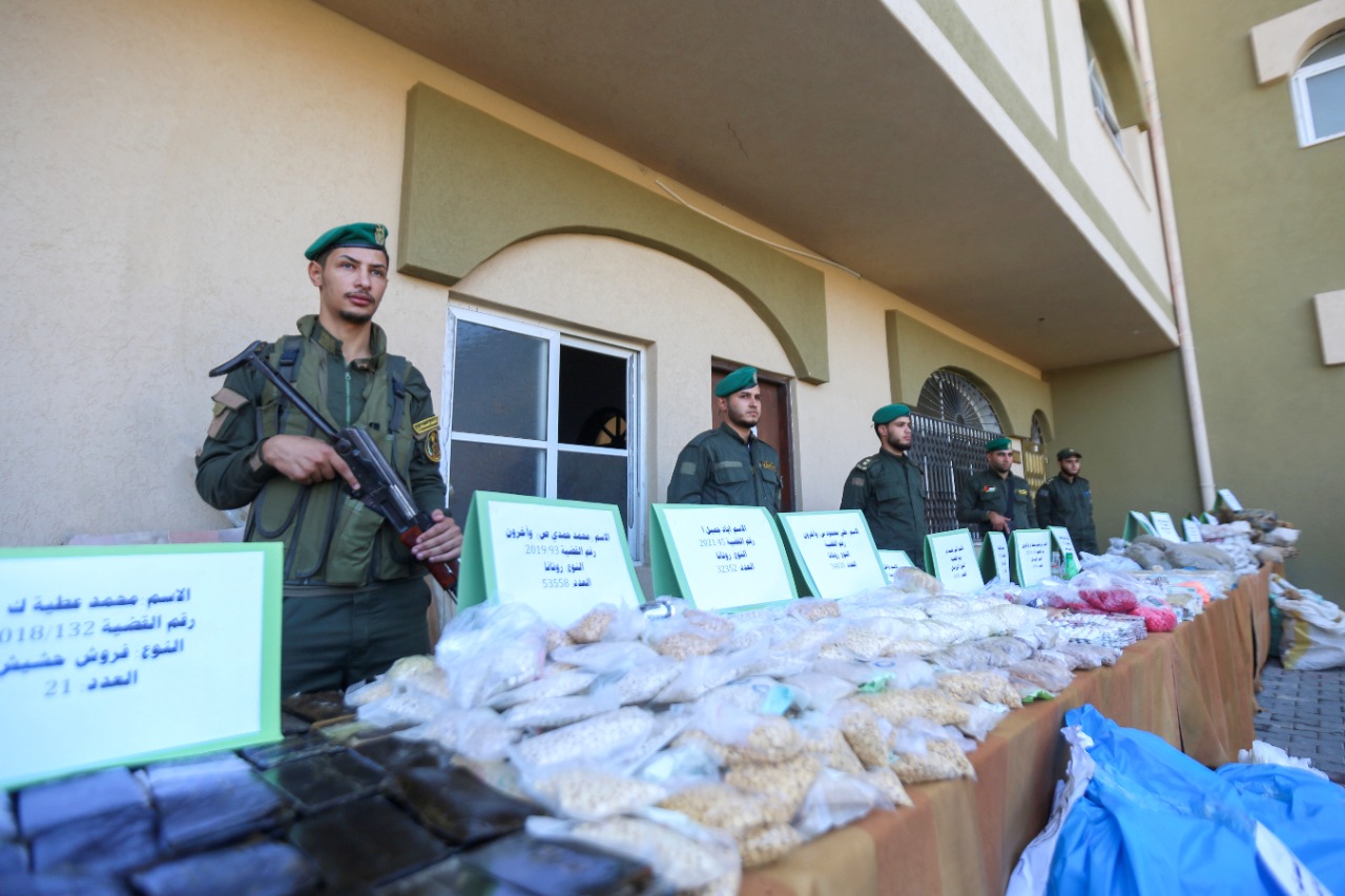 مؤتمر صحفي لإتلاف مواد مخدرة والإعلان عن أحكام قضائية بحق عدد من التجار والمروجين