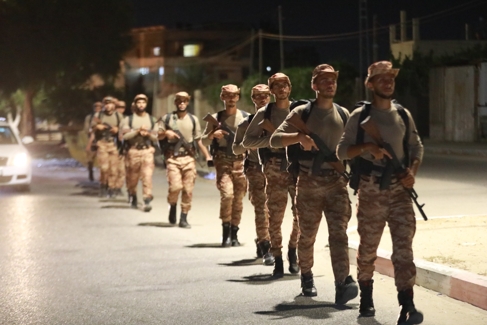 كلية الرباط الجامعية تنظم مسيرًا عسكريًا لدورة الصاعقة